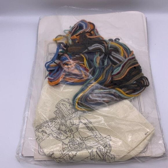 Dimensions Crewel Spooners 1201 opened - Picture 3 of 3